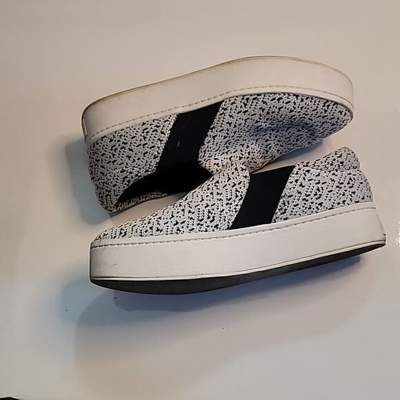 Vince Warren Knit Animal Print Slip Ons - Picture 12 of 13